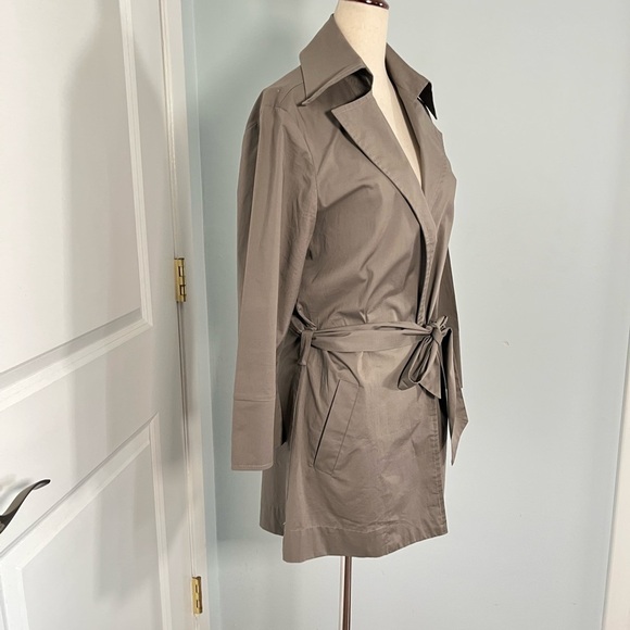 Helo Bicalho cropped trench coat - Picture 8 of 12
